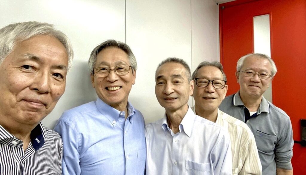 起業ストーリー｜ ６人の笑顔の写真